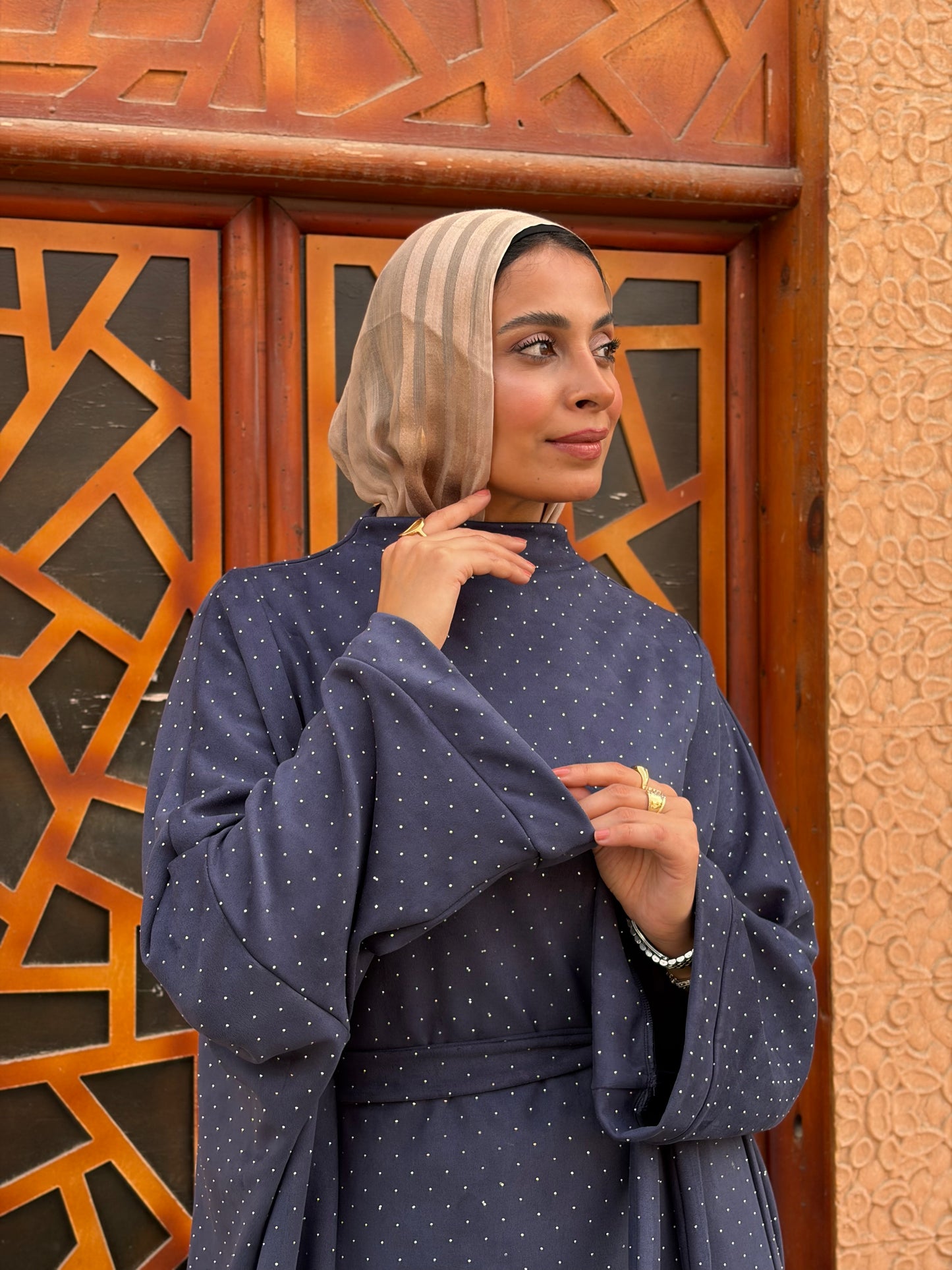 suede studs abaya (navy)
